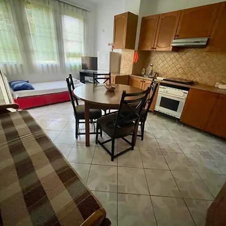 50 Steps To The Sea Apartment